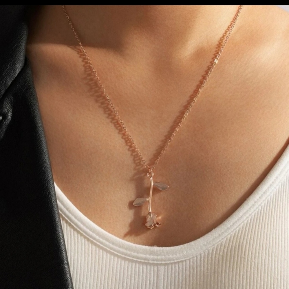 Rose Pendant Necklace